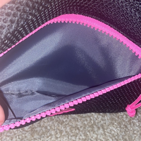 Adidas Women’s Adjustable Fanny Pack - Picture 2 of 4